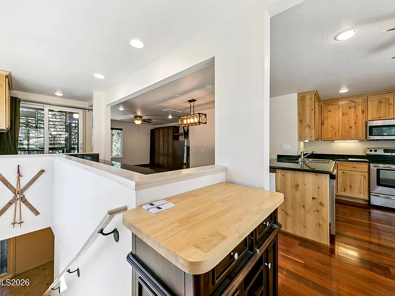 215 Clubhouse Cir — Photo 9