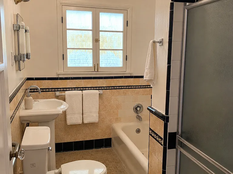 420 S Detroit St #8 — Photo 12