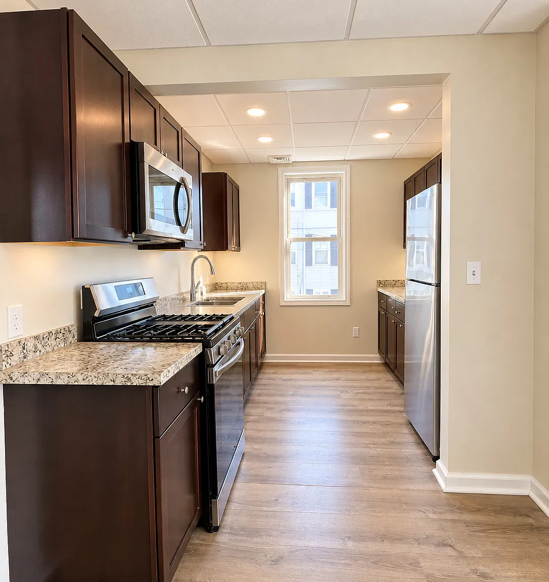 3 bed, 1025 sqft, $1,800 — Photo 3
