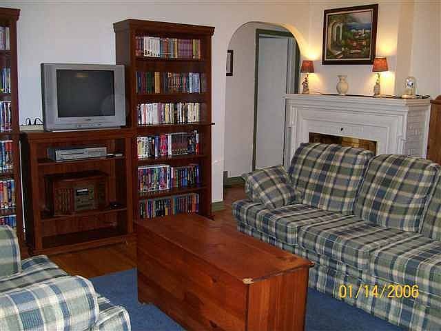 2nd image of 2112 Dean St