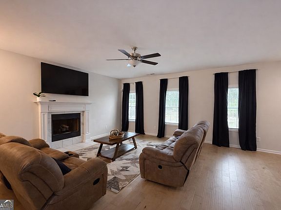 4th image of 4355 Cornwall Dr