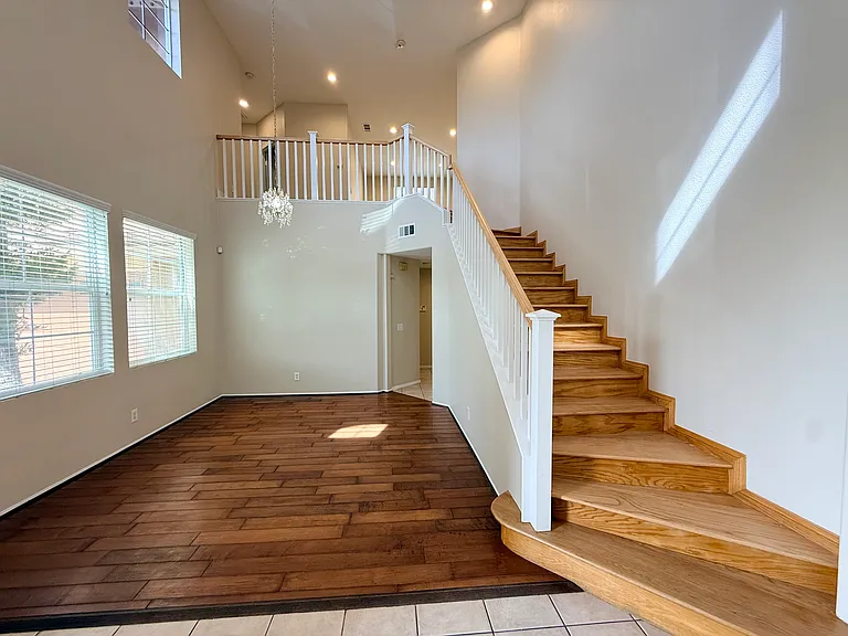12190 Roseville Dr — Photo 3
