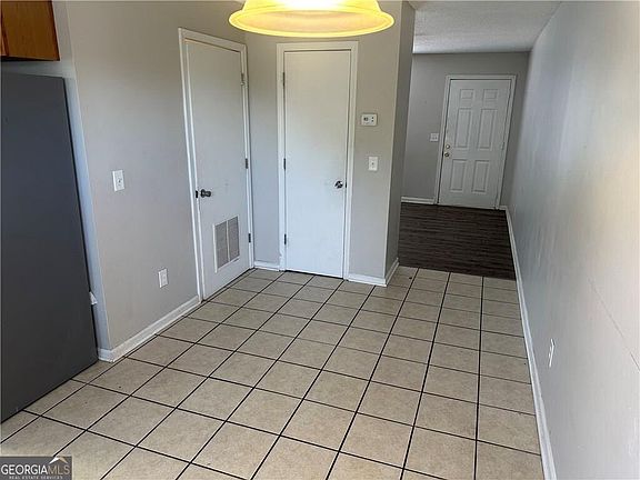 5th image of 303 Iron Belt Ct