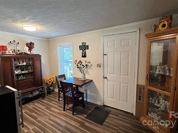 4th image of 3107 Corliss Ave