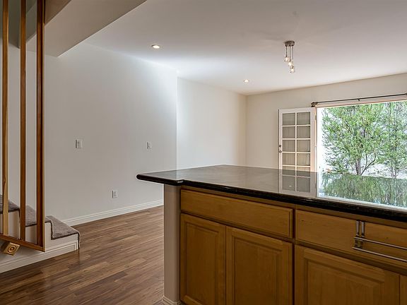 4th image of 2226 Penmar Ave