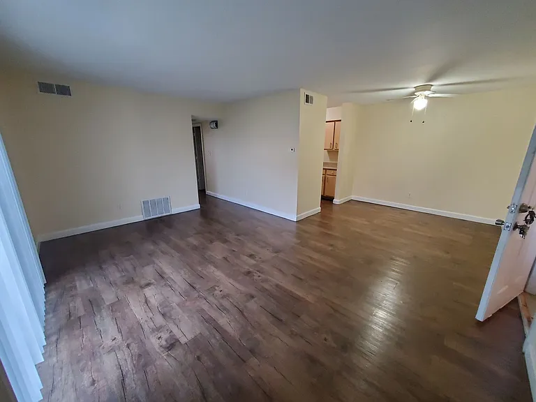 Abbott Acres Apartments — Photo 25