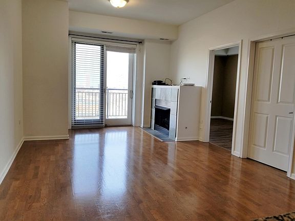 2nd image of 828 W Grace St APT 908