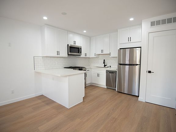 5th image of 11204 Peach Grove St #6