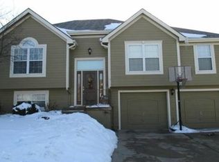 107 N Oxford Dr, Raymore, MO 64083