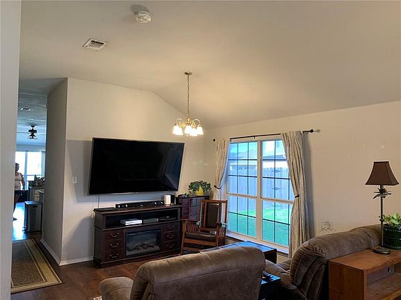 4th image of 10513 Braewood Dr