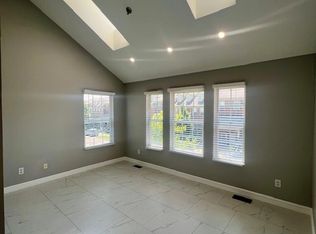 23334 Cornerstone Village Dr, Southfield, MI 48075