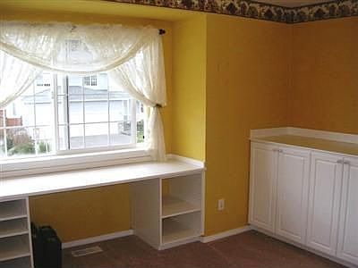 builtins in the office\bedroom