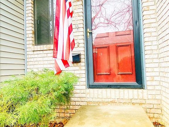 3rd image of 1110 E Jefferson St APT 23