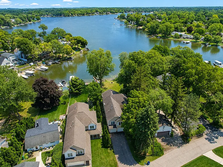 4156 Lamont Dr — Photo 36