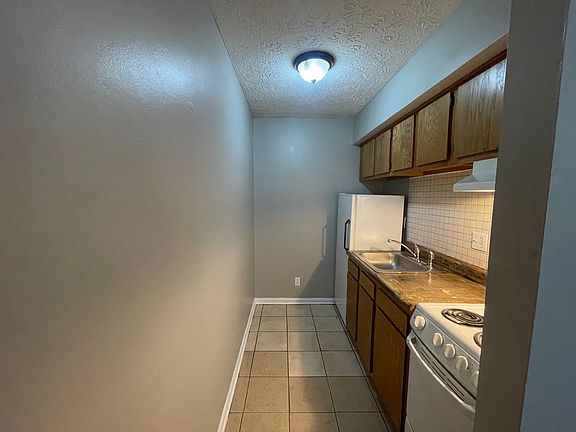 2nd image of 1590 Martha Ct #8