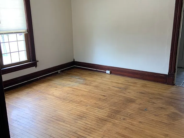 512 6th St S — Photo 3