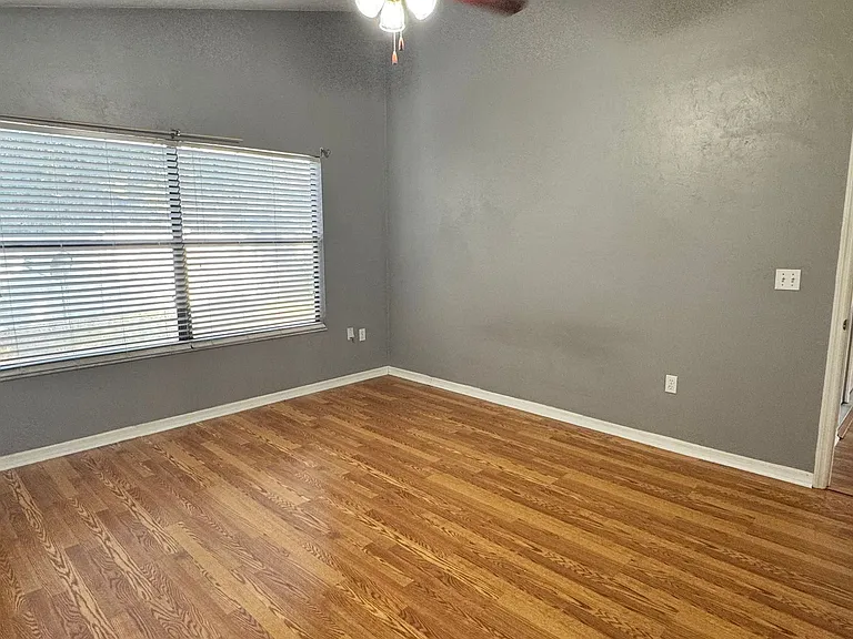 2122 NE 39th Ave — Photo 14