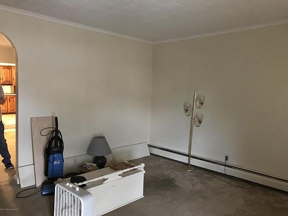 4th image of 126 S 128 Bromley Ave