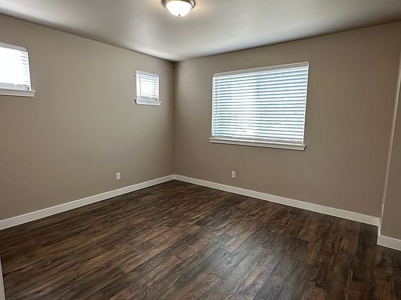 3rd image of 5770 Legoe Ave #102