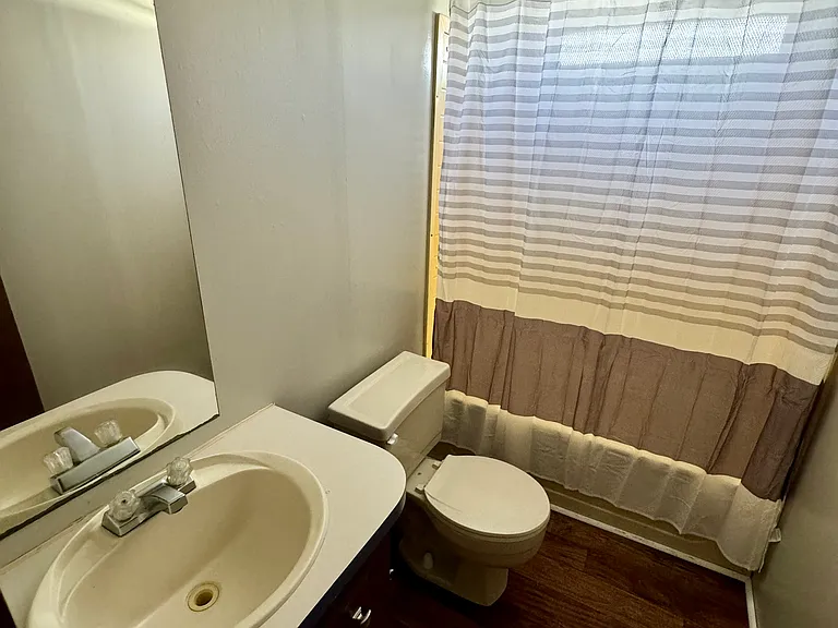 42 Ideal Ln — Photo 8