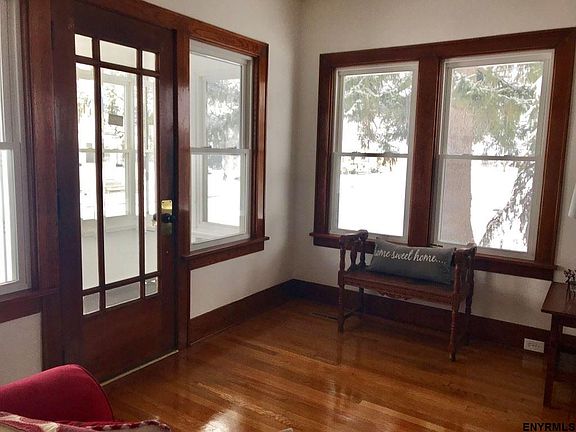 4th image of 39 Leversee Ave