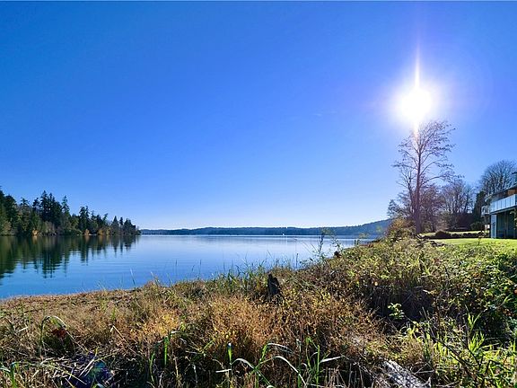 Beautiful Waterfront Setting