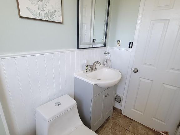 5th image of 13020 Venness St