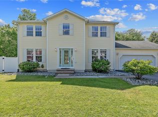 27 Tupelo Dr, Oswego, NY 13126