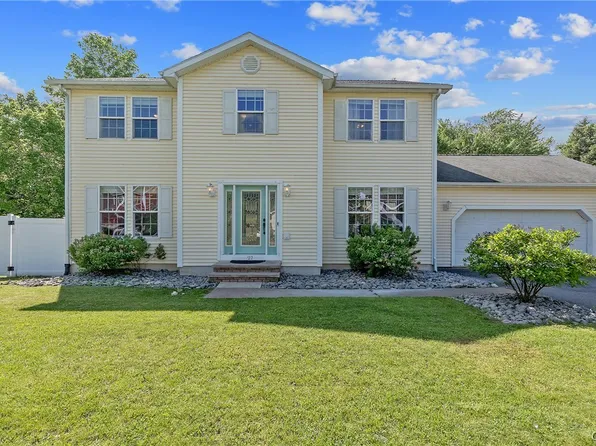 27 Tupelo Dr, Oswego, NY 13126