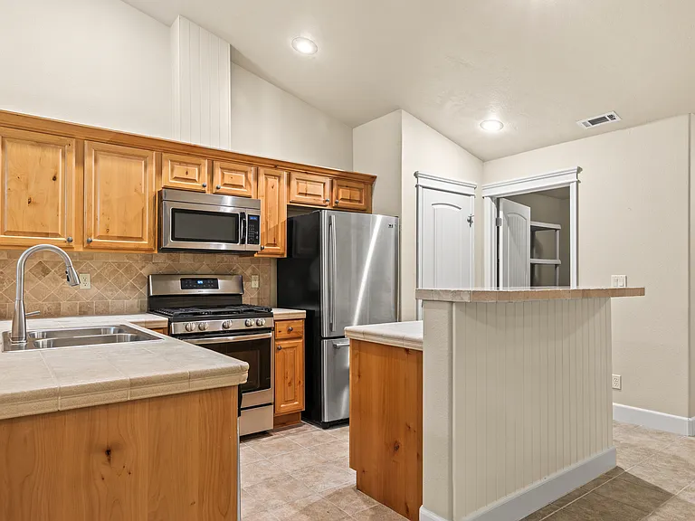 2581 S Gatewood Ln — Photo 9