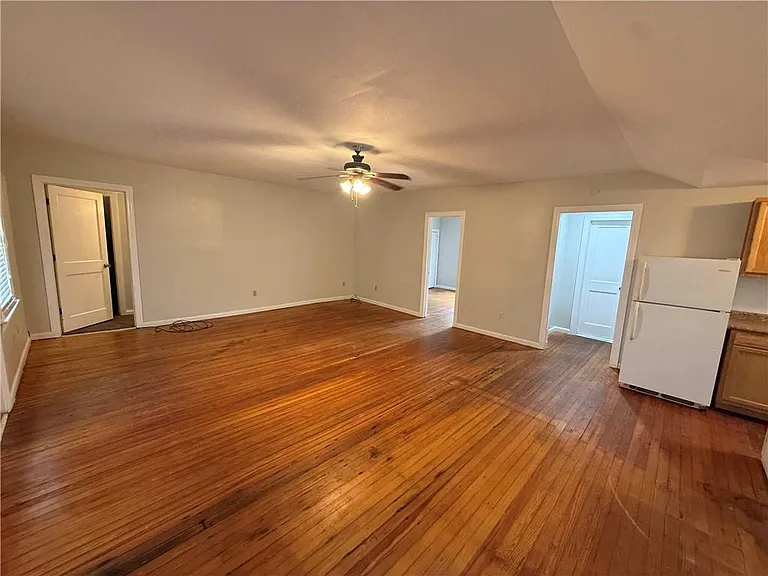 450 Williams St #B — Photo 8