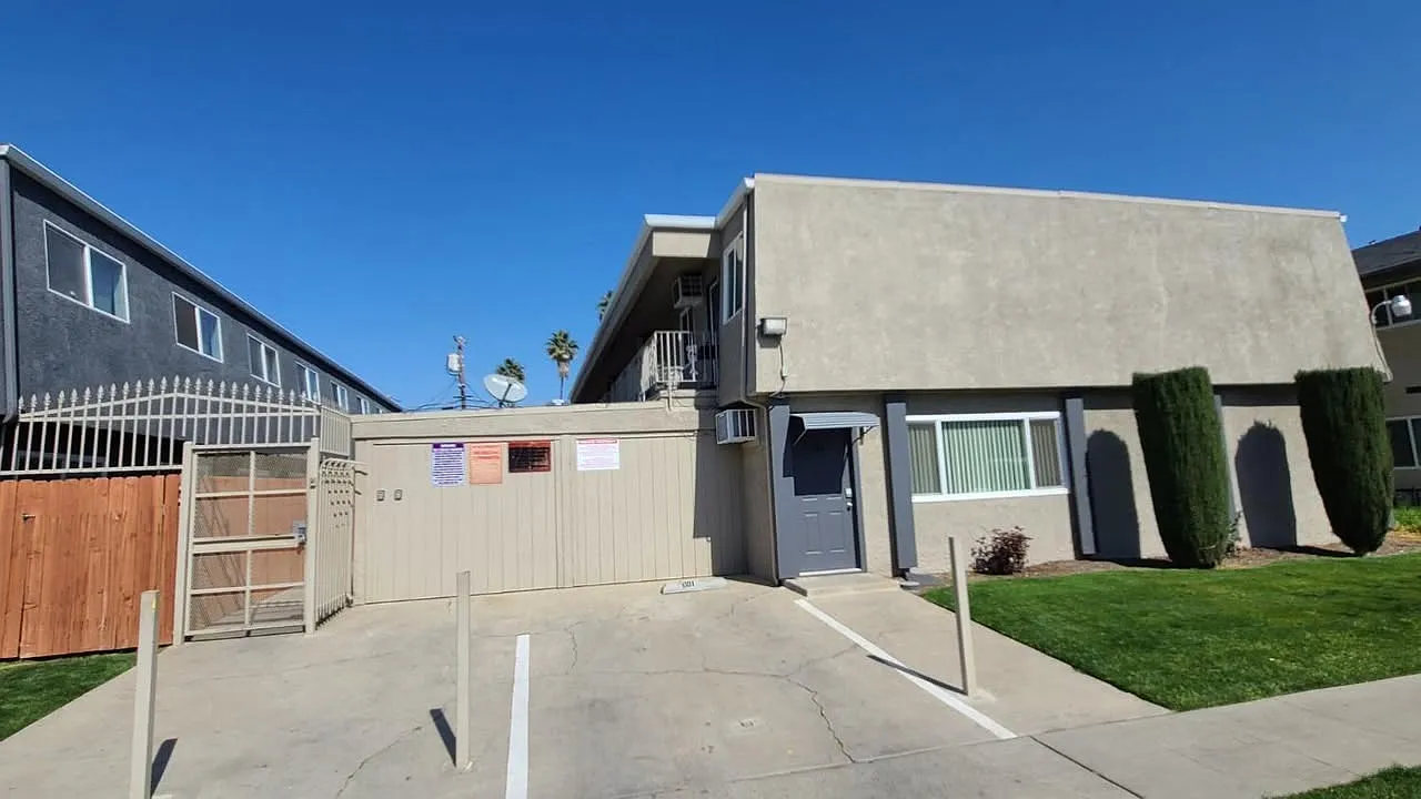 2 bed, 776 sqft, $1,195 — Photo 3