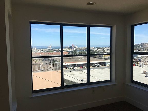 5th image of 2111 26th St Unit 301