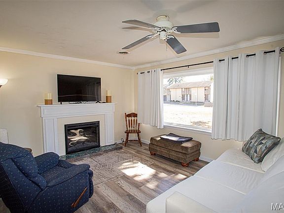 4th image of 4105 Banks Rd