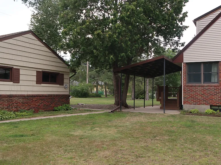823 SW 5th Ave — Photo 3