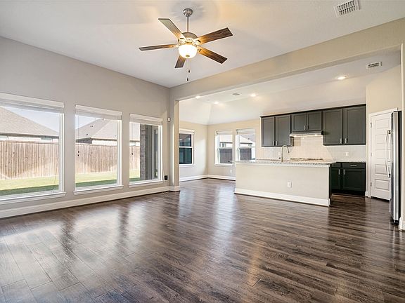 5th image of 2272 Templin Ave