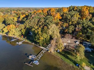 5718 Joslin Lake Dr, Gregory, MI 48137