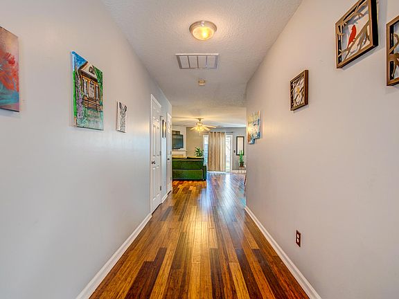 3rd image of 7853 Park Gate Dr