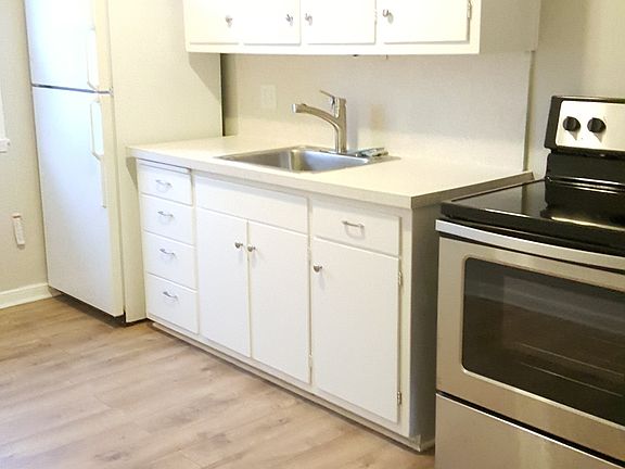 Kitchen, Unit B