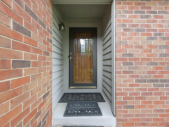 4th image of 52 Welshire Ct