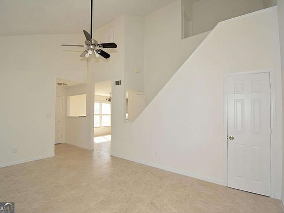 4th image of 2381 Cove Rd