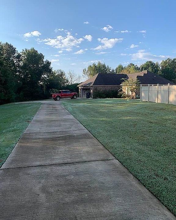 1st image of 122 Cross Creek Dr