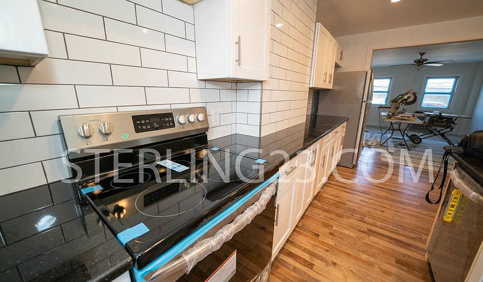 1st image of 2526 Hoyt Ave S APT 2