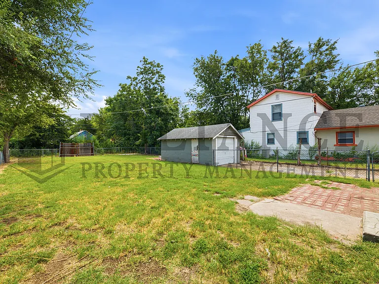 1836 S Gold St — Photo 6