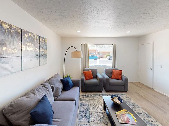 2nd image of 328 E Dunbar Dr Room 5
