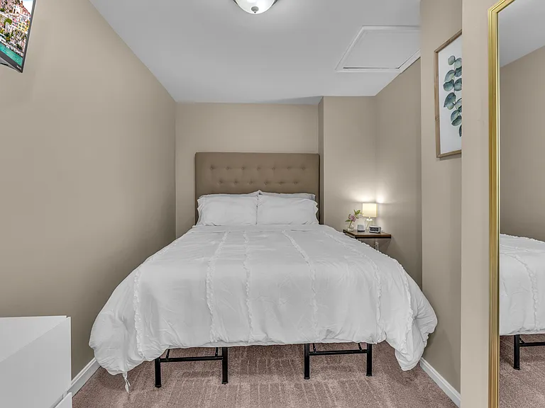 206 Princess Anne St — Photo 16