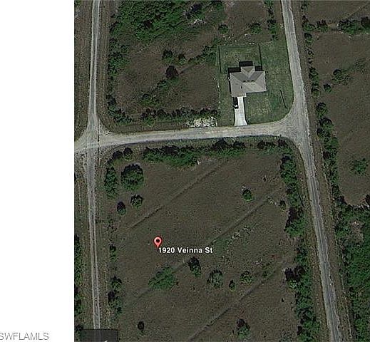 2nd image of 1920 Veinna St
