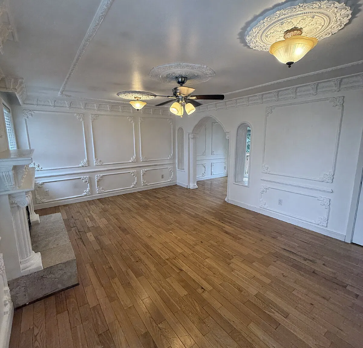 4 bed, 2.0 bath, 1940 sqft, $2,895 — Photo 2