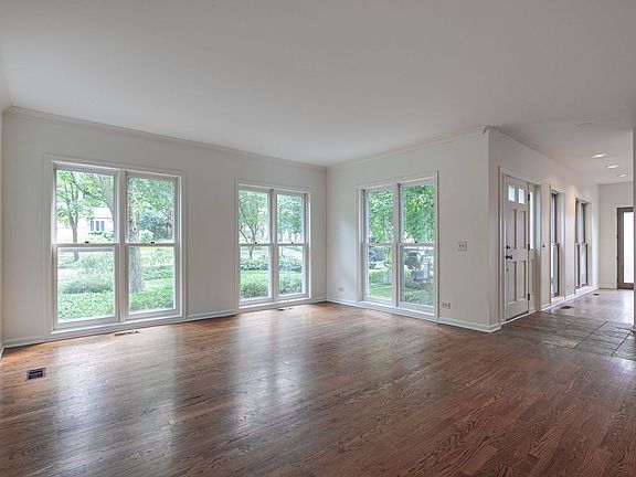 3rd image of 770 Northmoor Rd