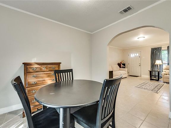 4th image of 2627 Langdon Ave